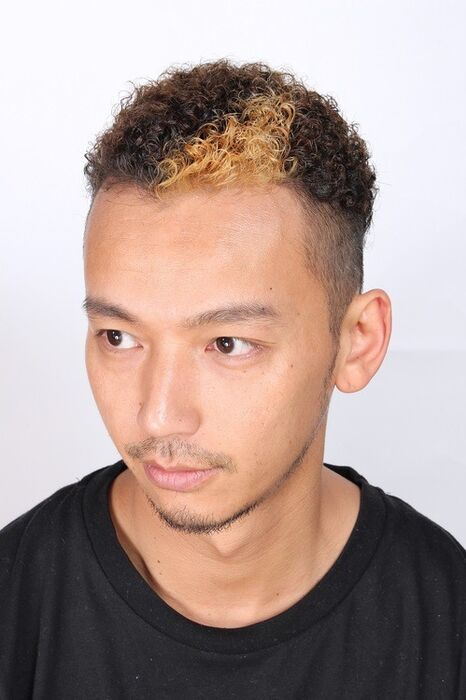 画像1683：スパイラルパーマ・くるくるセット・グレージュ・ナディア